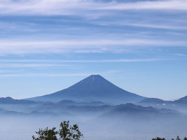 photo：手が届きそうな富士山：甘利山