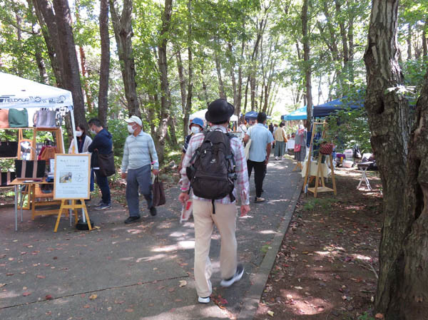 photo：森の中のクラフトフェア会場：須坂