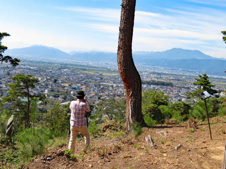 photo：何を撮影してるかな　山頂で：臥竜山