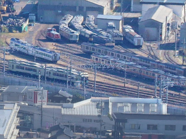 飯山線列車キハ110系：旭山から