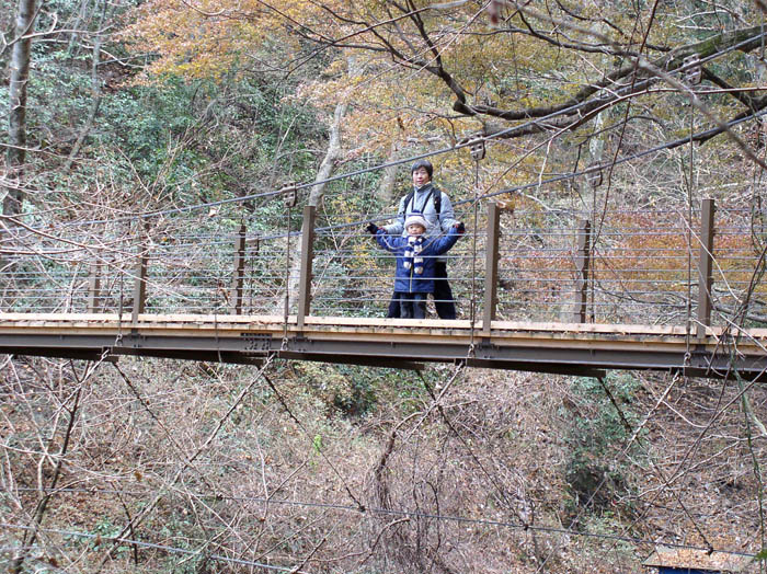 photo：４号路の吊り橋で：高尾山