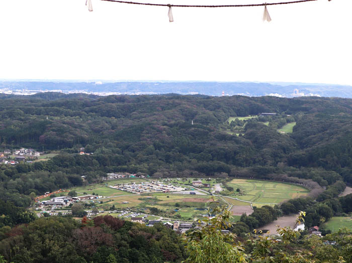 photo：二の鳥居から巾着田を見下ろす：日和田山