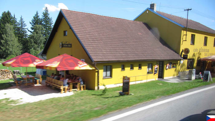 写真・オーストリア国境に近い村のカフェ・レストラン（チェコ）