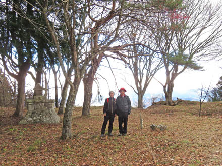 photo：山城跡の山頂は広い：髻山