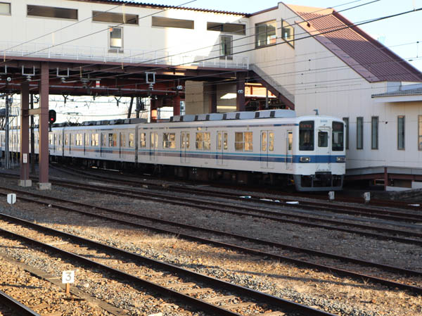 東武東上線8000型電車：寄居駅