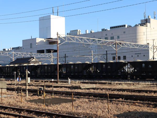 石灰石を載せた貨物列車：秩父鉄道寄居駅