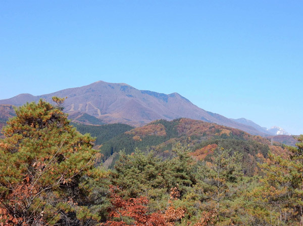 photo　飯縄山、黒姫山、妙高山（11.12） 地附山山頂から