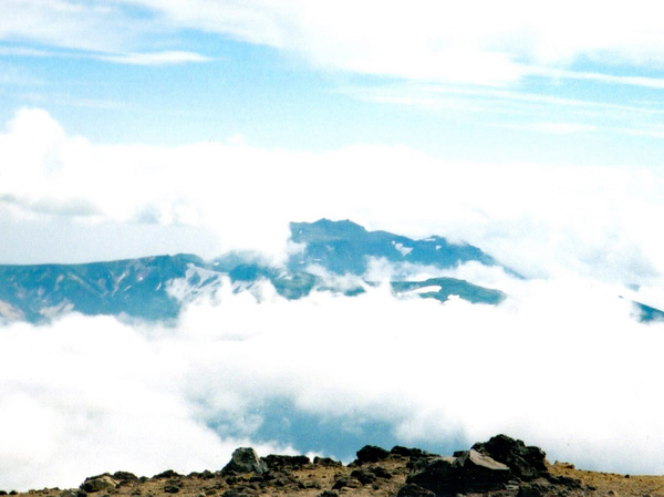photo 旭岳からトムラウシ岳を望む