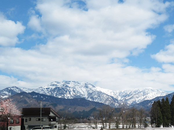 photo 八海山が目の前に・六万騎山