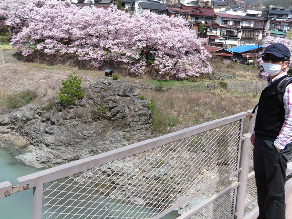 photo　弁財天橋から弁天岩を見る・高遠