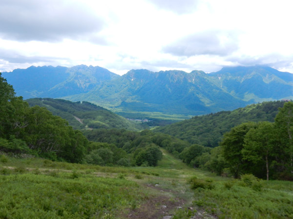 photo・戸隠連山（左・中）、五地蔵山（右）瑪瑙山から