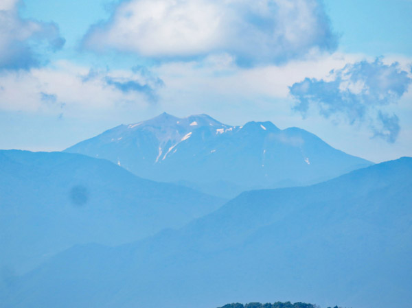 photo：登山道から乗鞍岳が見えた・四阿屋山