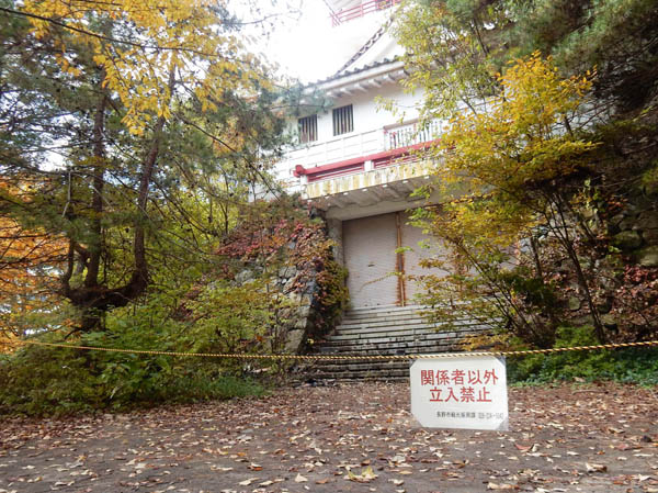 photo：大峰山頂の大峰城周辺は立ち入り禁止