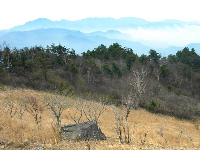 photo：扇平から遠望・乾徳山