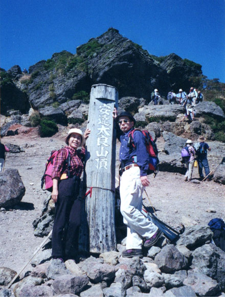 photo：立派な山頂標があった安達太良山山頂