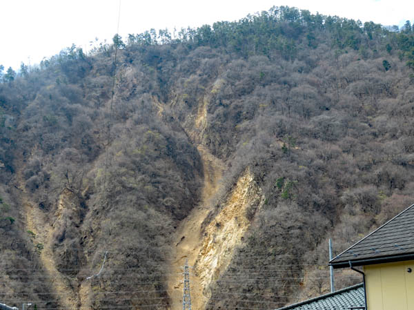 photo：旭山の崖崩れ・長野市