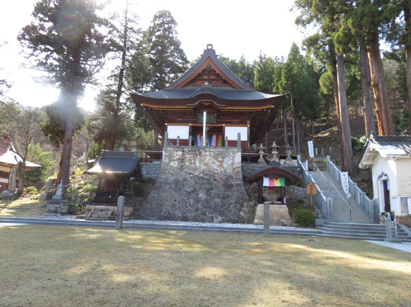 photo：回向柱が立つ長谷寺