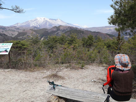 photo：地附山の山頂で飯綱山を眺める