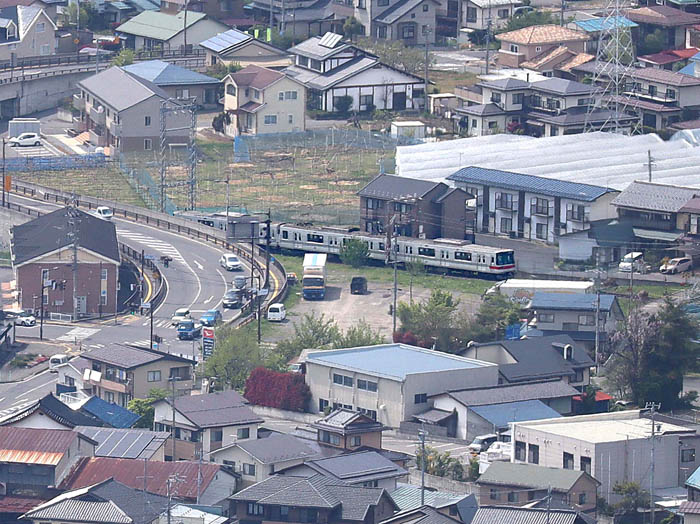 photo：長野電鉄の電車を見下ろす・鴨ヶ嶽