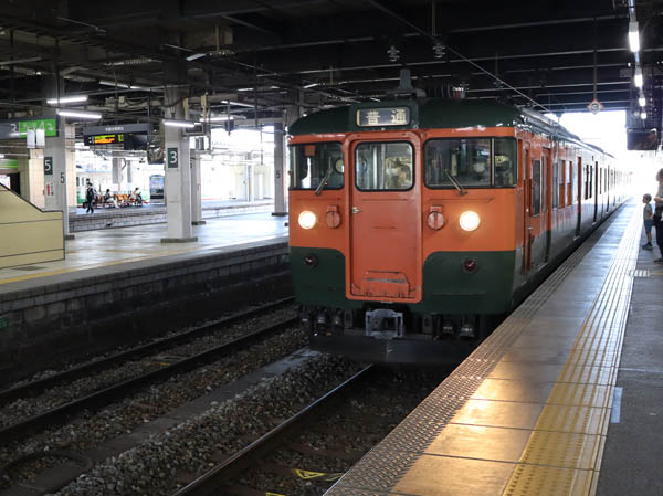 photo：湘南色の115系電車：長野駅