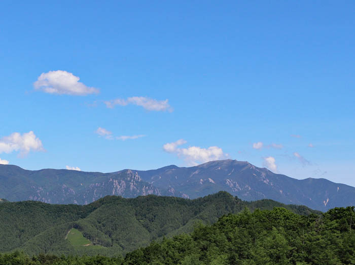 photo：瑞牆山（左）金峰山。大盛山から