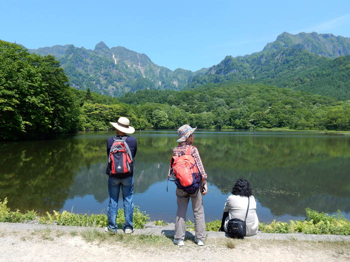 しばし眺める：戸隠鏡池へ