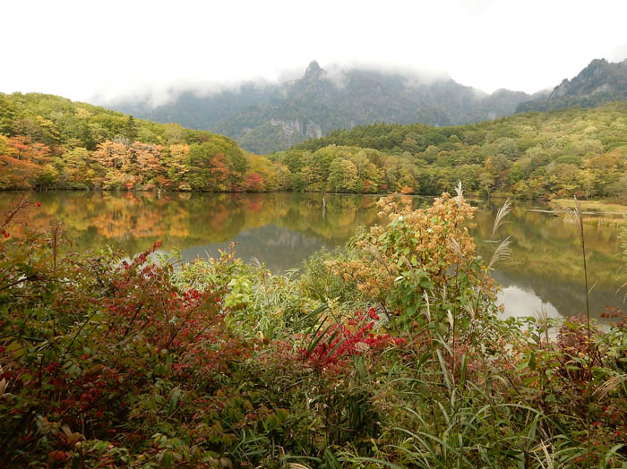 秋色の鏡池20151004：戸隠鏡池へ