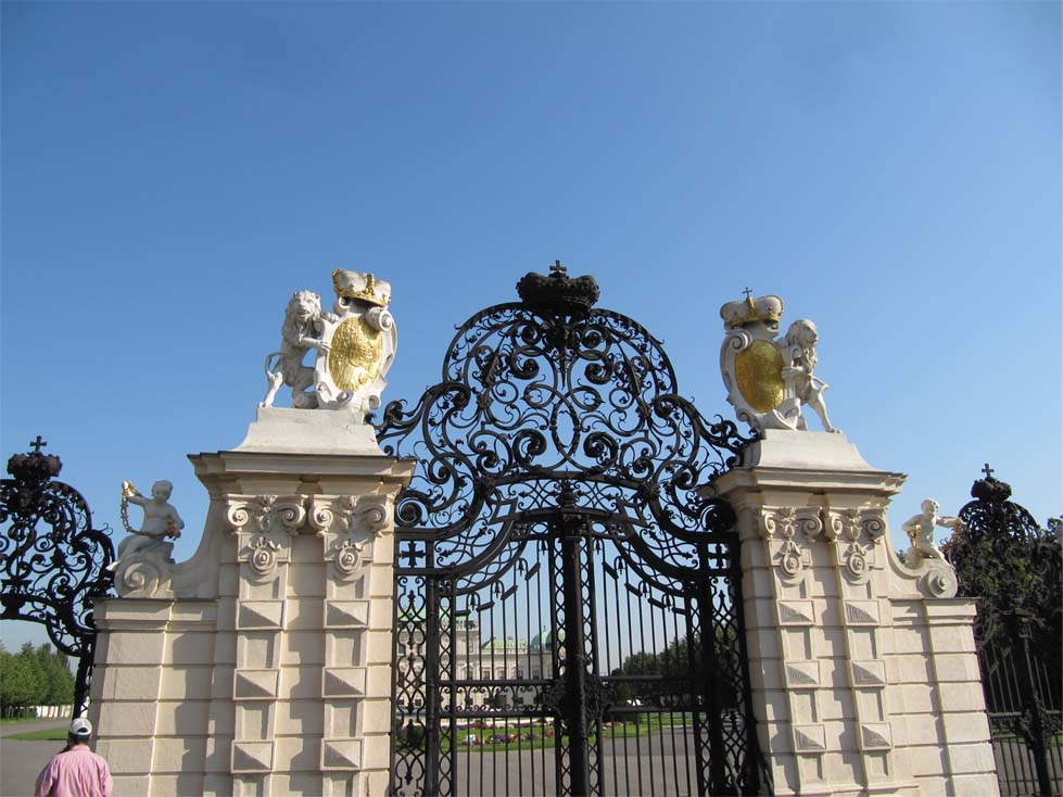 写真・ベルベデーレ宮殿の門