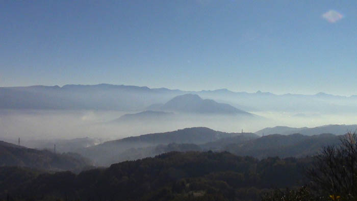 写真・山頂南側の展望「高社山」