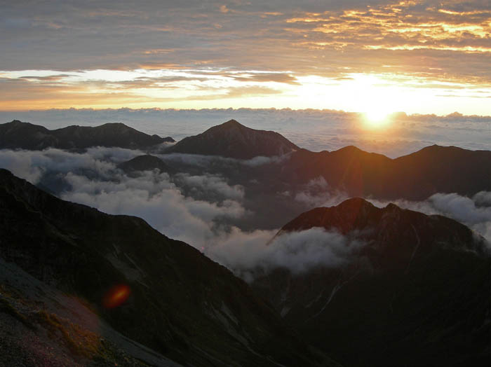photo36日の出/穂高岳山荘