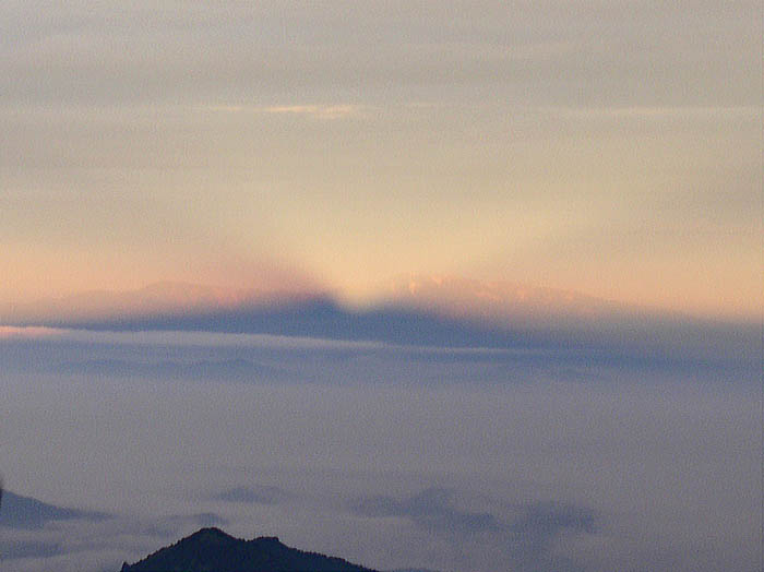 photo40不思議な光/穂高岳山荘