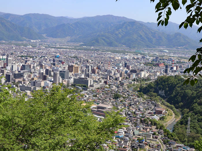 長野市中心街・頼朝山から