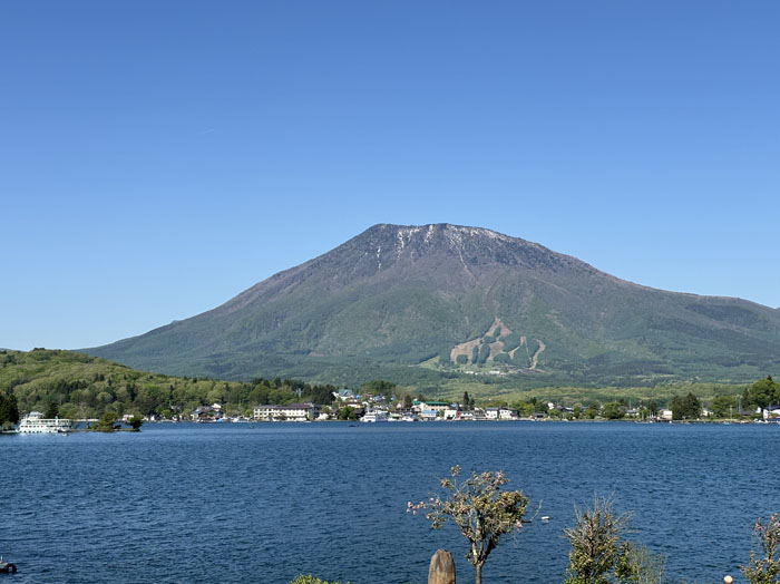 野尻湖と黒姫山