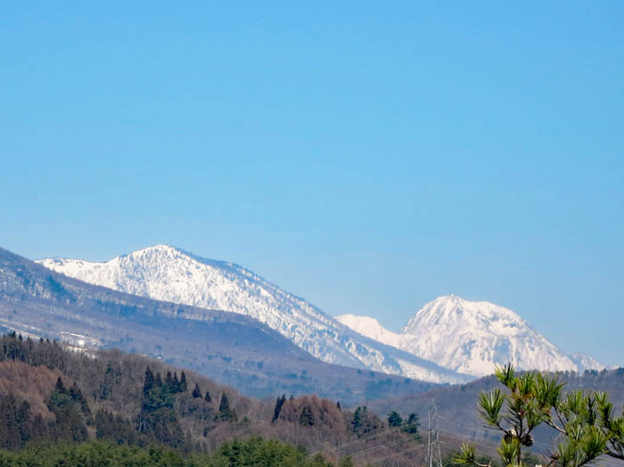 浅黒姫山と妙高山：地附山から