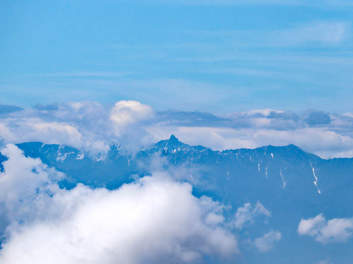 photo：8雲の間から槍ヶ岳：三方ヶ峰 