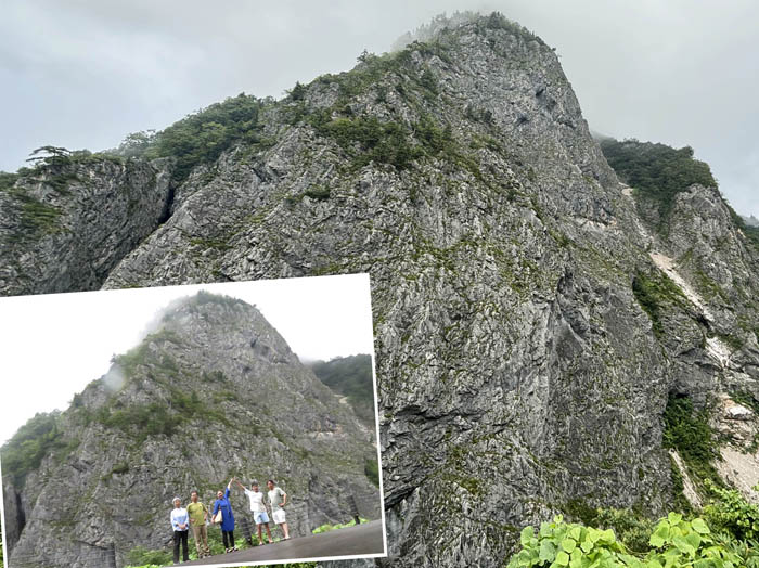 ロッククライミングの名所大岩壁：小滝川ヒスイ峡 