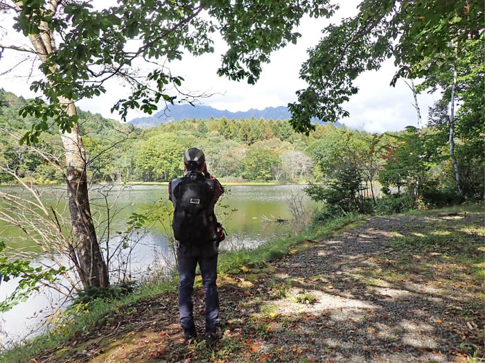 photo5小鳥ヶ池から戸隠山を見る 