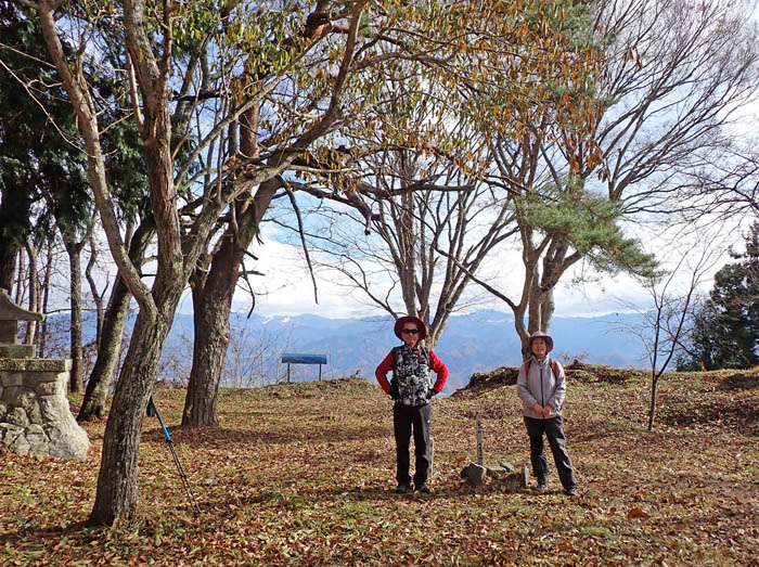 photo14髻城跡は広い山頂：髻山 