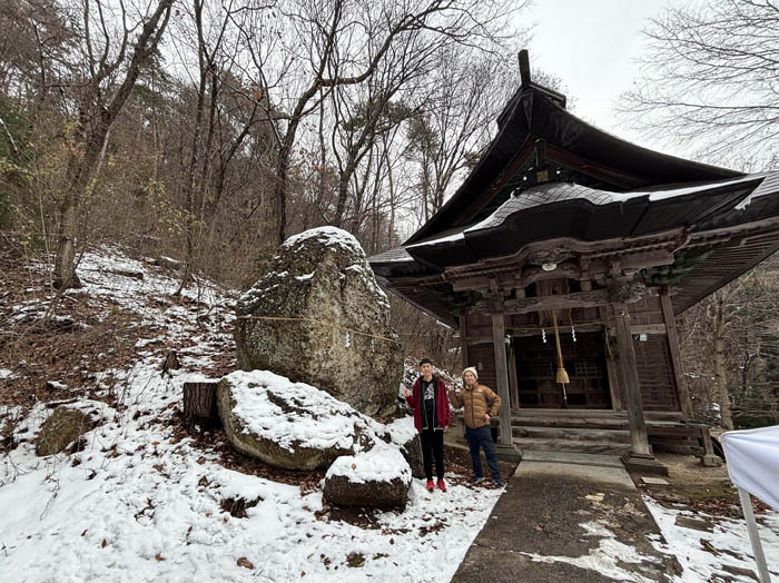 photo8孫と駒弓神社にお参り20241231：地附山 