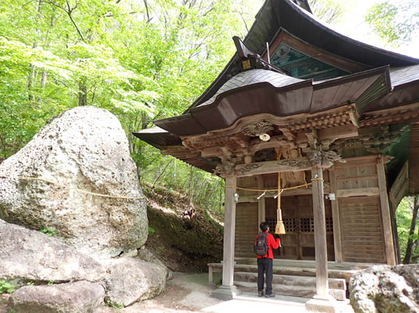 photo1朝、まだ静かな駒弓神社 