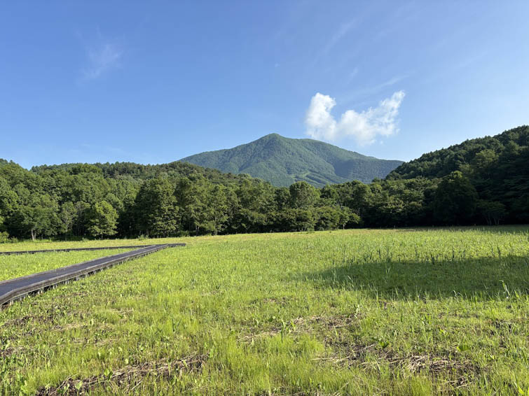 飯縄山と大谷地湿原