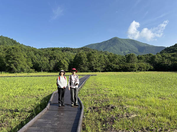 photo1朝の大谷地湿原と飯縄山
