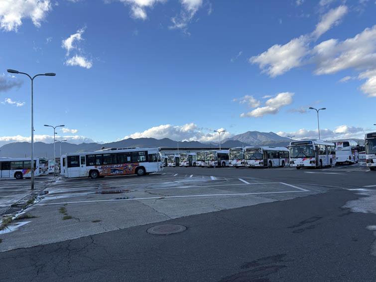 バス車庫から飯縄山