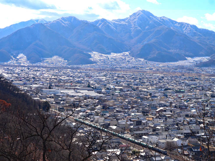 photo8冠着山、千曲川、貨物列車