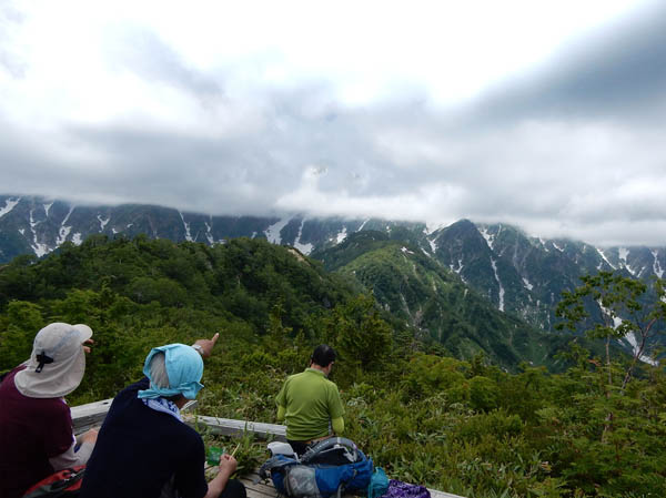 あそこに見えてきた：五竜小遠見山