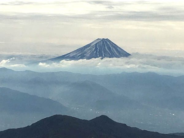 写真・雲が上がってきた：朝日岳