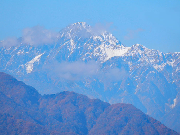 photo：五竜岳の武田菱は雲の中・葛山山頂から