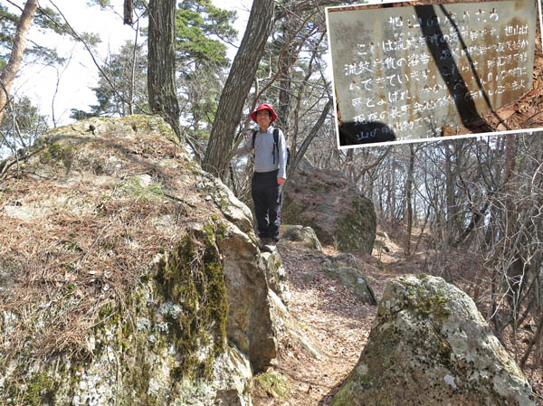 山頂稜線のたくさんの大きな岩：旭山