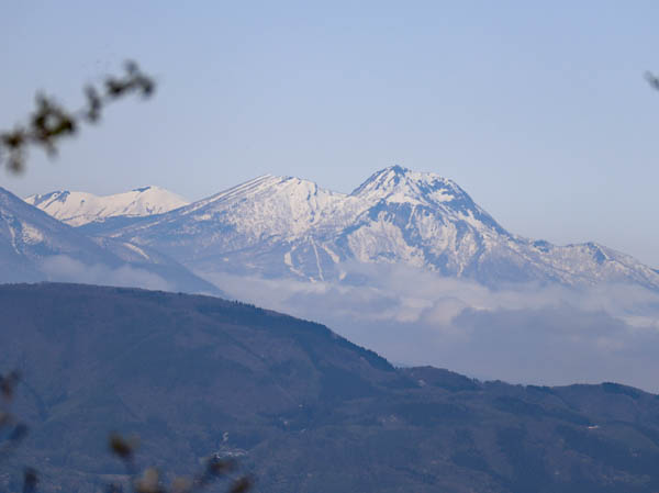 photo：妙高山の奥に火打山・井上山山頂近くから