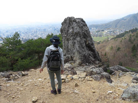 photo：物見岩から善光寺平を見下ろす・大峰山、地附山